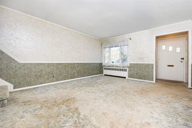 245 E Seaman Avenue, Freeport, NY 11520
