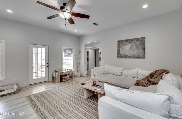 551 Cliffview Drive, Brandon, MS 39047