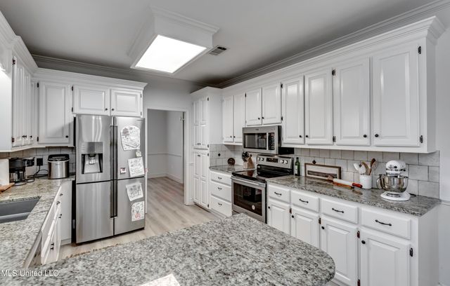 551 Cliffview Drive, Brandon, MS 39047