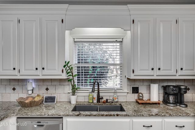 551 Cliffview Drive, Brandon, MS 39047