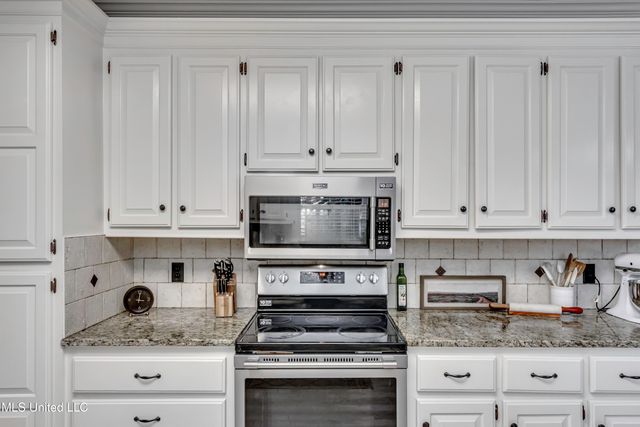 551 Cliffview Drive, Brandon, MS 39047