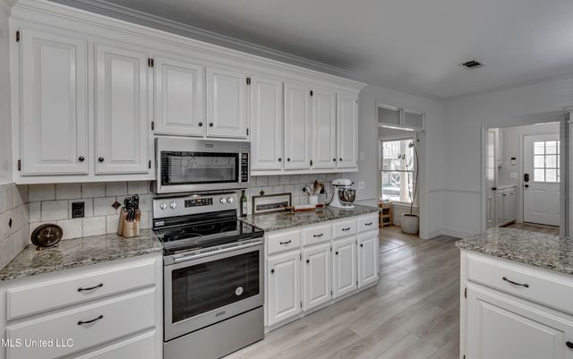 551 Cliffview Drive, Brandon, MS 39047