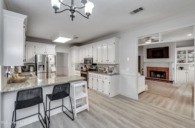 551 Cliffview Drive, Brandon, MS 39047