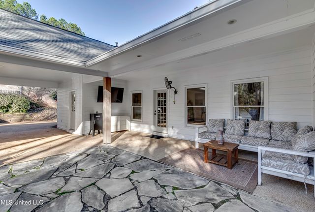 551 Cliffview Drive, Brandon, MS 39047