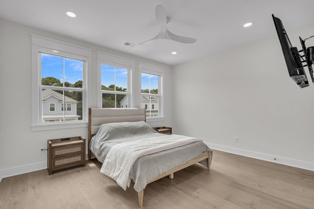 1068 Capersview Court, Awendaw, SC 29429