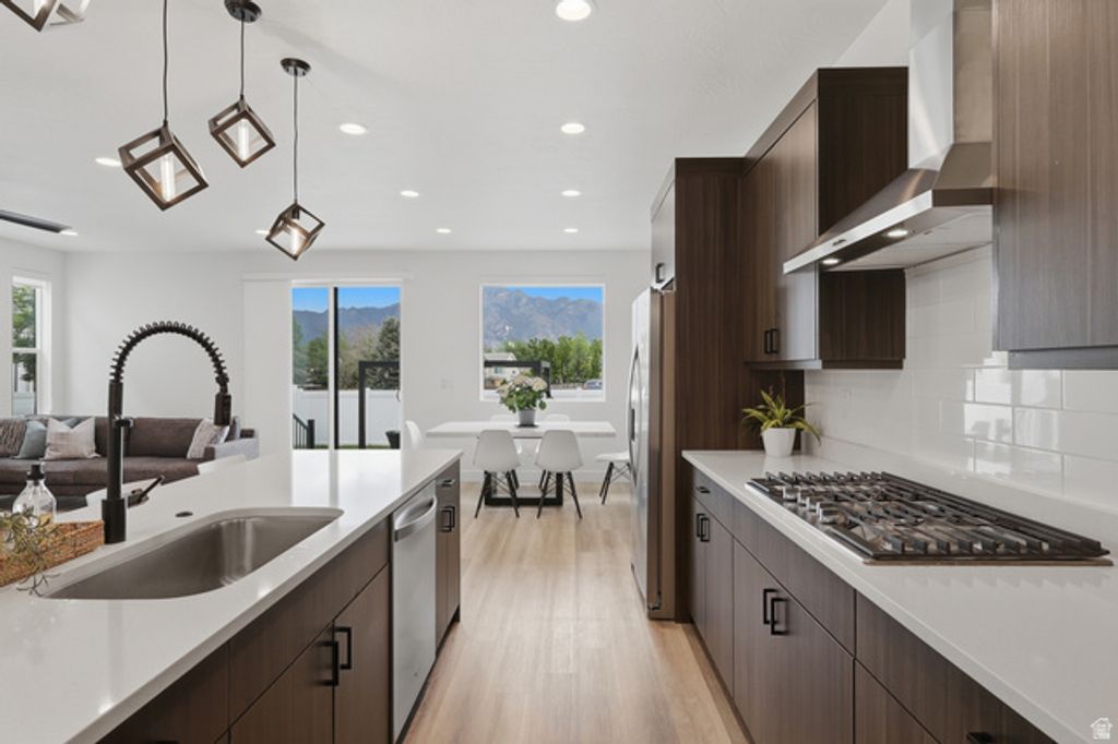 Image 11 of property listing at 5653 S BAMBURGH VIEW CIR, Murray, UT 84107