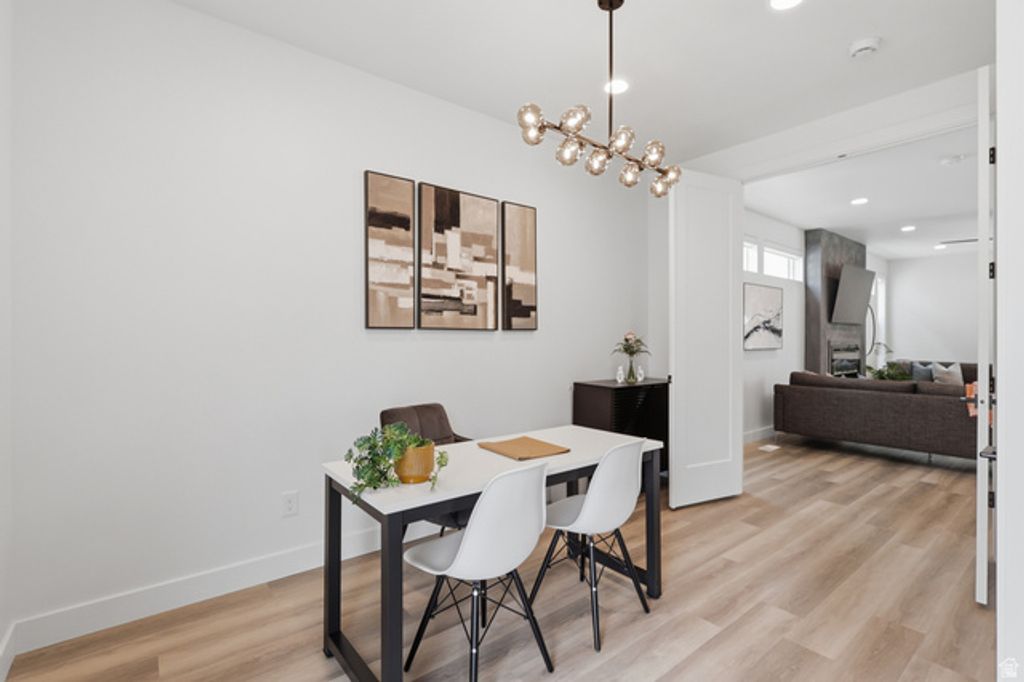 Image 15 of property listing at 5653 S BAMBURGH VIEW CIR, Murray, UT 84107