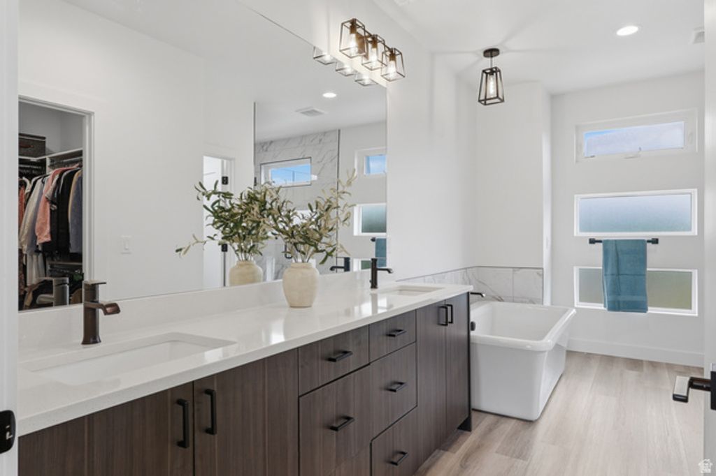 Image 19 of property listing at 5653 S BAMBURGH VIEW CIR, Murray, UT 84107