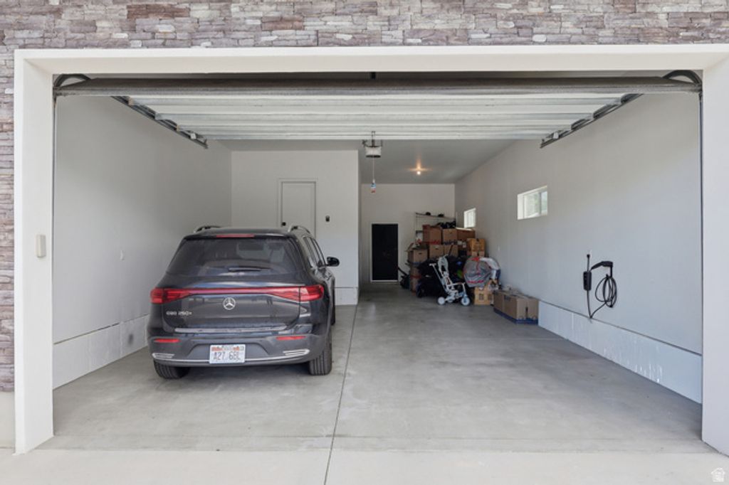 Image 40 of property listing at 5653 S BAMBURGH VIEW CIR, Murray, UT 84107