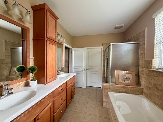 49626 Wayburn Drive, Macomb, MI 48042