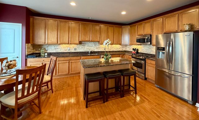49626 Wayburn Drive, Macomb, MI 48042