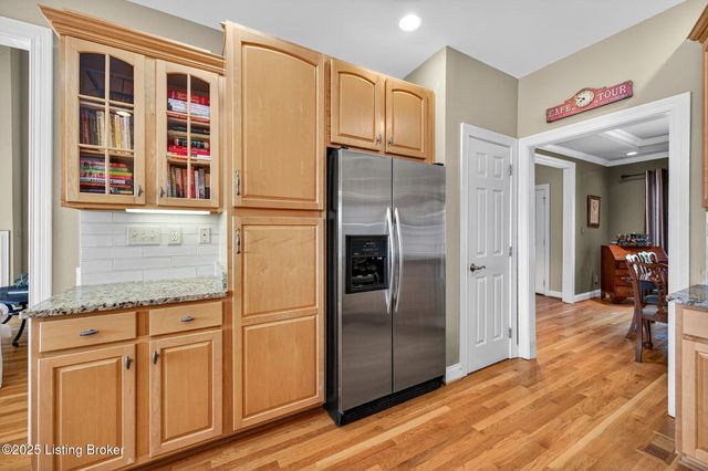 16606 Middle Hill Ct, Louisville, KY 40245