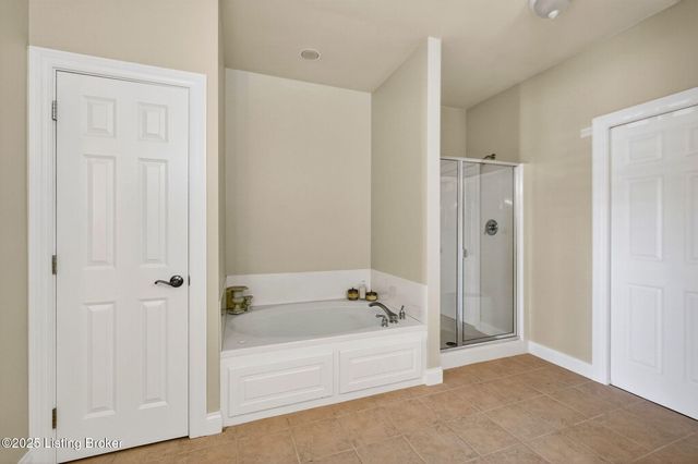 16606 Middle Hill Ct, Louisville, KY 40245