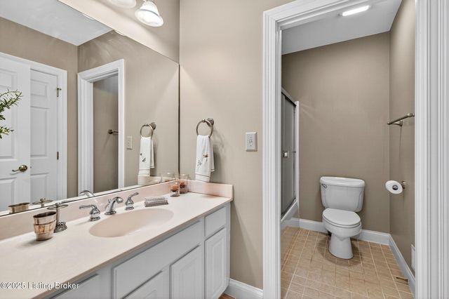 16606 Middle Hill Ct, Louisville, KY 40245