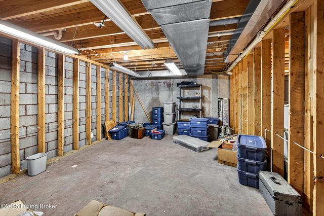 16606 Middle Hill Ct, Louisville, KY 40245