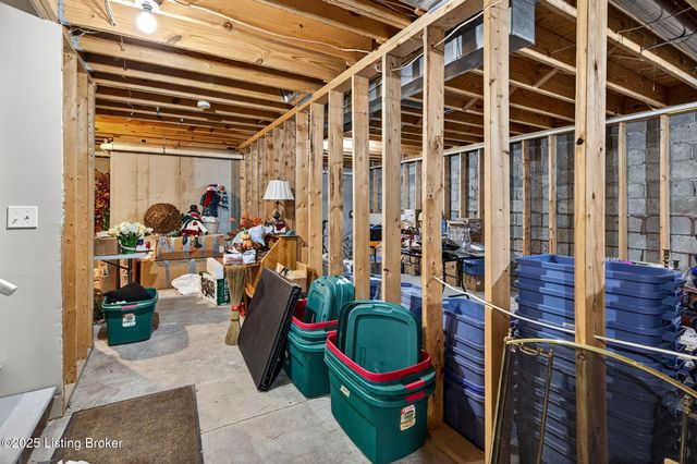 16606 Middle Hill Ct, Louisville, KY 40245