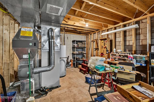 16606 Middle Hill Ct, Louisville, KY 40245