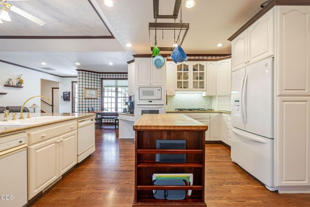 60287 Tall Pine Avenue, Bend, OR 97702