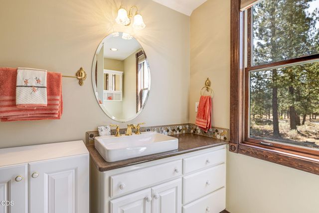 60287 Tall Pine Avenue, Bend, OR 97702