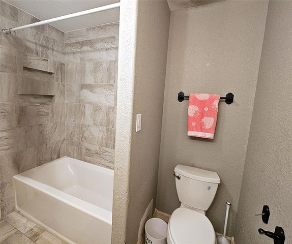 2239 Deer Cove Trail, Houston, TX 77339