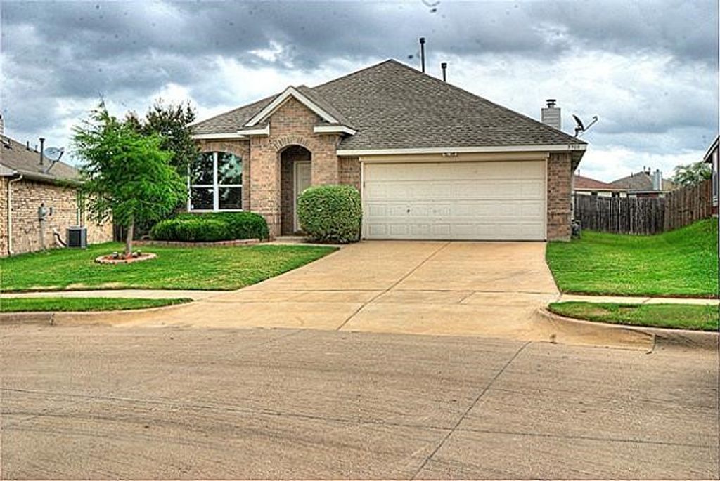 5908 Pacers Lane, Fort Worth, TX 76179