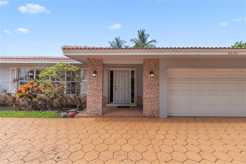 6520 SW 20th St, Plantation, FL 33317
