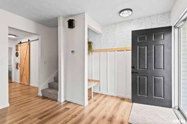 1386 VALLEY Drive, Springfield, IL 62702