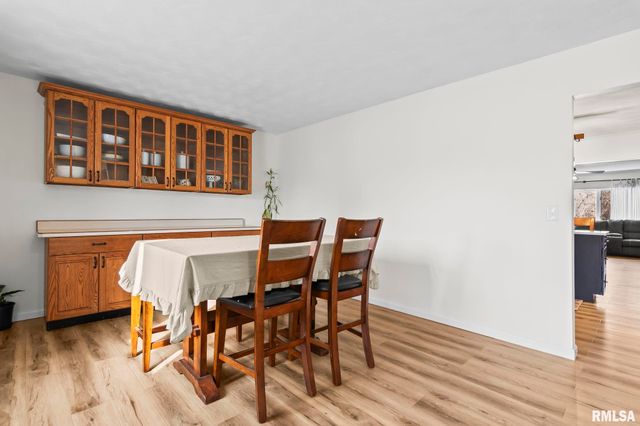 1386 VALLEY Drive, Springfield, IL 62702