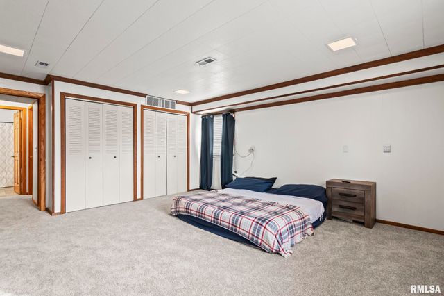 1386 VALLEY Drive, Springfield, IL 62702