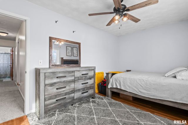 1386 VALLEY Drive, Springfield, IL 62702