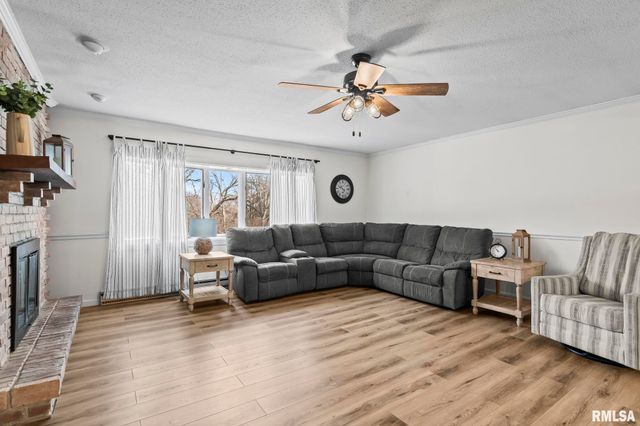 1386 VALLEY Drive, Springfield, IL 62702