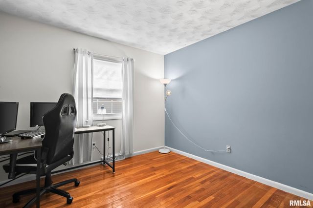 1386 VALLEY Drive, Springfield, IL 62702