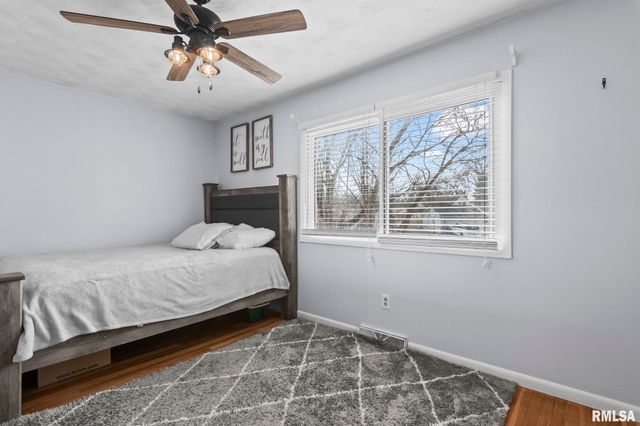 1386 VALLEY Drive, Springfield, IL 62702