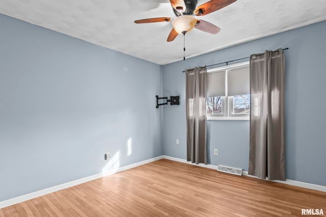 1386 VALLEY Drive, Springfield, IL 62702