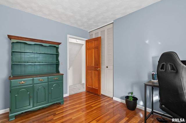 1386 VALLEY Drive, Springfield, IL 62702