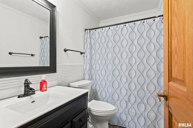 1386 VALLEY Drive, Springfield, IL 62702