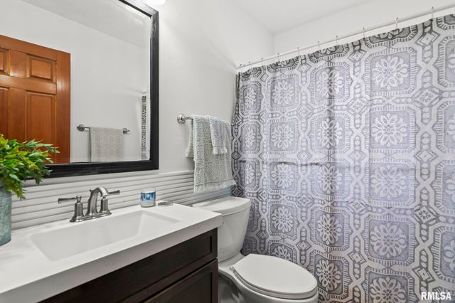 1386 VALLEY Drive, Springfield, IL 62702