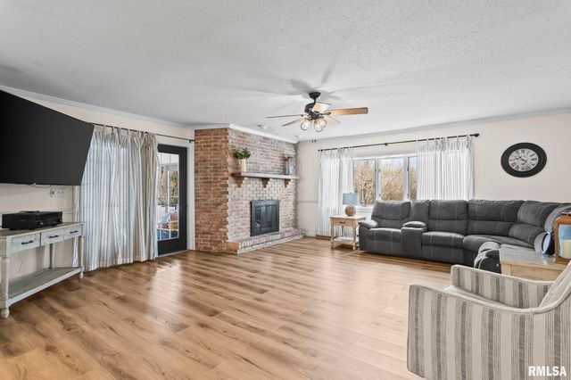 1386 VALLEY Drive, Springfield, IL 62702