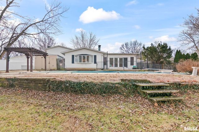 1386 VALLEY Drive, Springfield, IL 62702