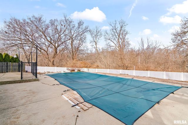 1386 VALLEY Drive, Springfield, IL 62702