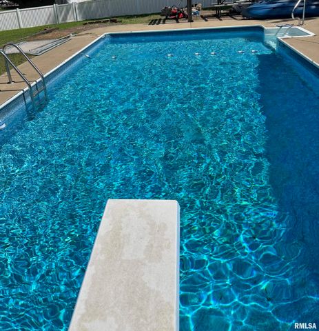 1386 VALLEY Drive, Springfield, IL 62702