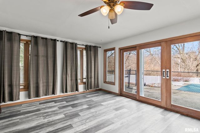 1386 VALLEY Drive, Springfield, IL 62702