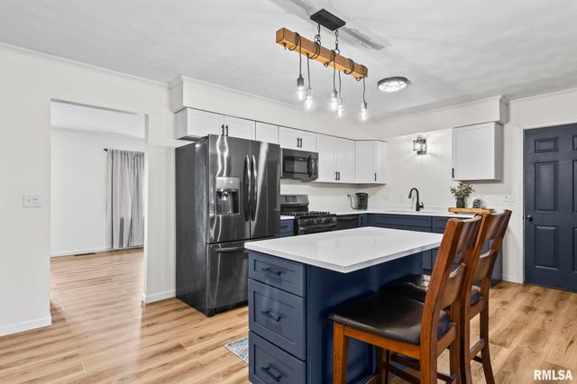 1386 VALLEY Drive, Springfield, IL 62702