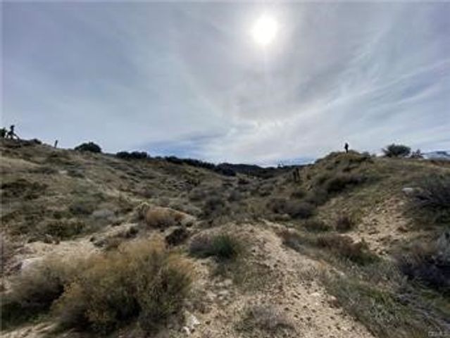 8450 HWY 138, Phelan, CA 92371