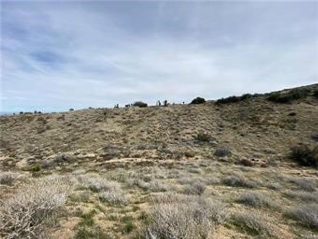 8450 HWY 138, Phelan, CA 92371