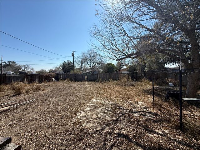 1409 E Santa Gertrudis St, Kingsville, TX 78363