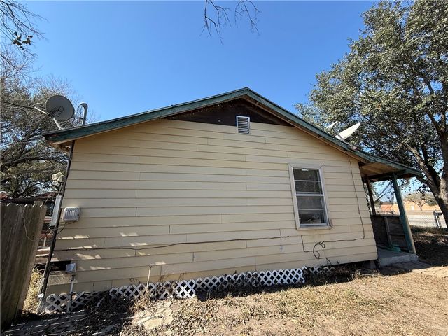 1409 E Santa Gertrudis St, Kingsville, TX 78363
