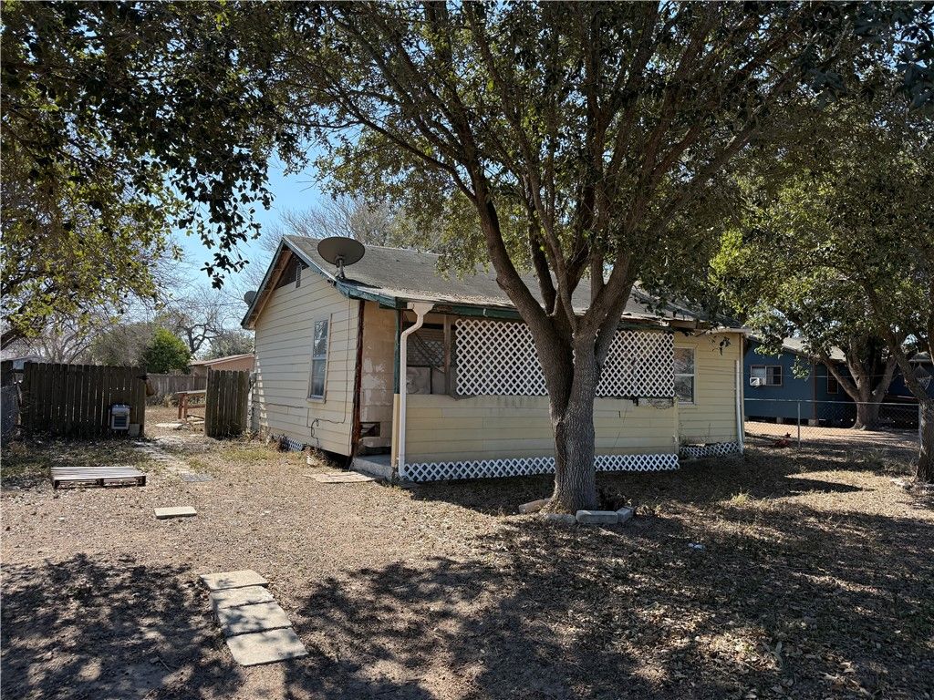 1409 E Santa Gertrudis St, Kingsville, TX 78363