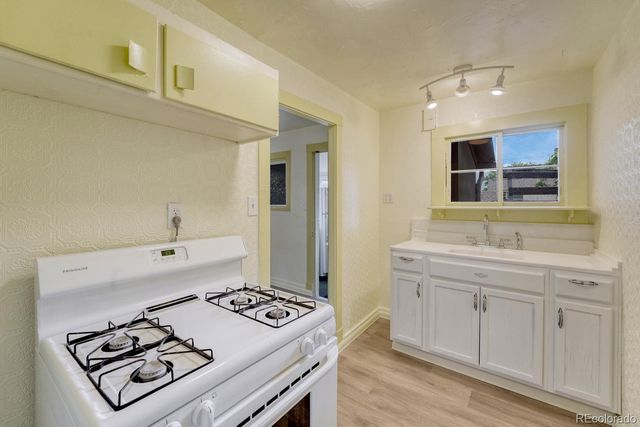 2313 W Bijou Street, Colorado Springs, CO 80904