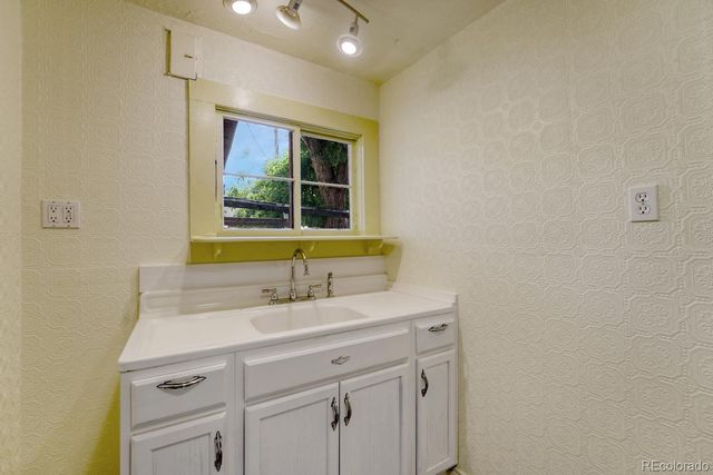 2313 W Bijou Street, Colorado Springs, CO 80904